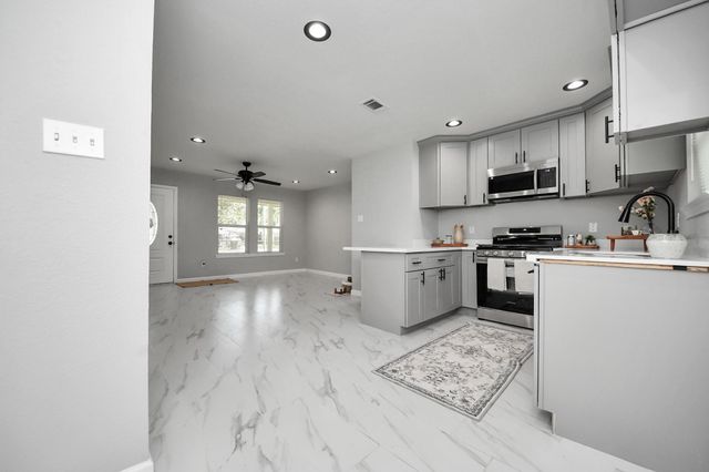 4914 Angleton Street, Houston, TX 77033