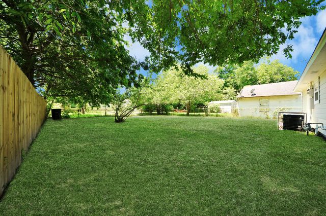 4914 Angleton Street, Houston, TX 77033