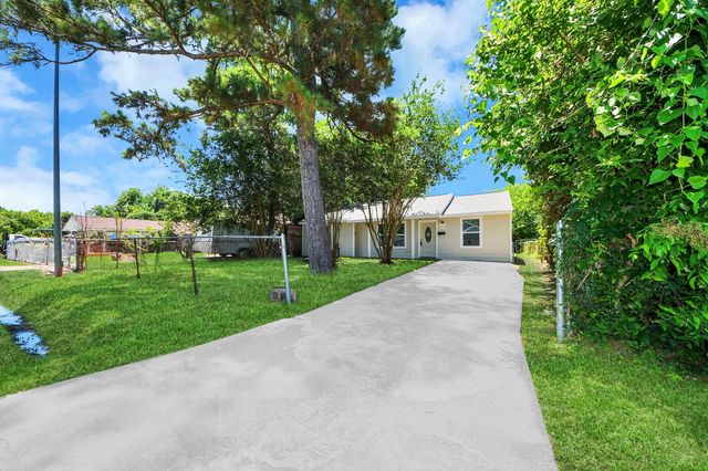 4914 Angleton Street, Houston, TX 77033