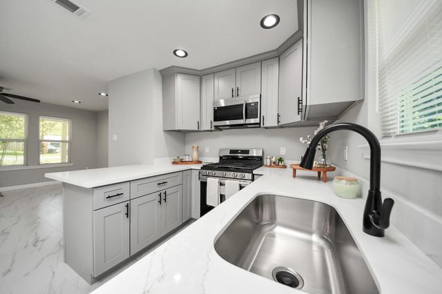 4914 Angleton Street, Houston, TX 77033
