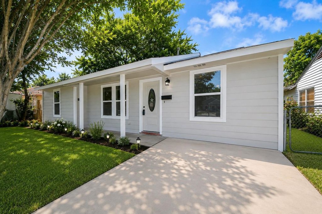4914 Angleton Street, Houston, TX 77033