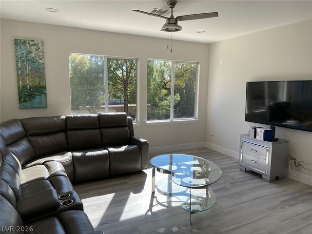 385 Glenridding Street, Las Vegas, NV 89183