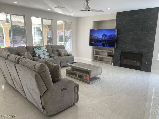 385 Glenridding Street, Las Vegas, NV 89183