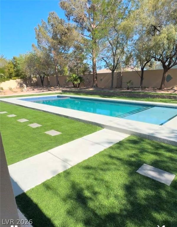 385 Glenridding Street, Las Vegas, NV 89183