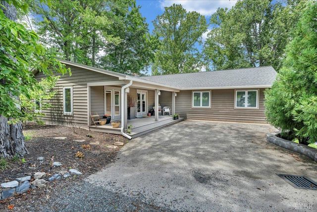 292 Cove Road, Penhook, VA 24137