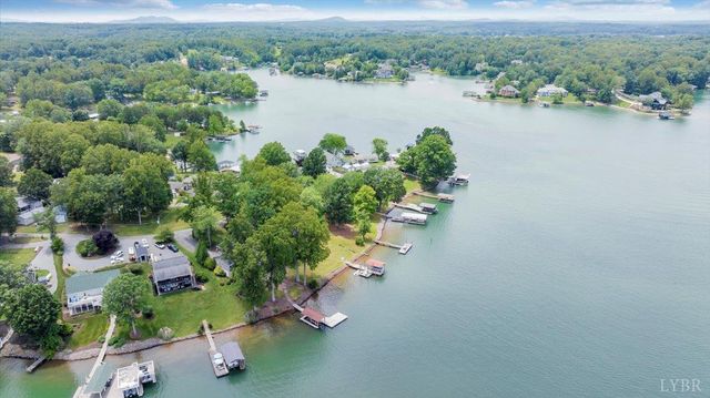 292 Cove Road, Penhook, VA 24137