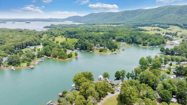 292 Cove Road, Penhook, VA 24137