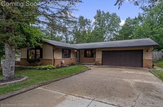 225 S Williams Lake Road, Waterford Charter Township, MI 48327
