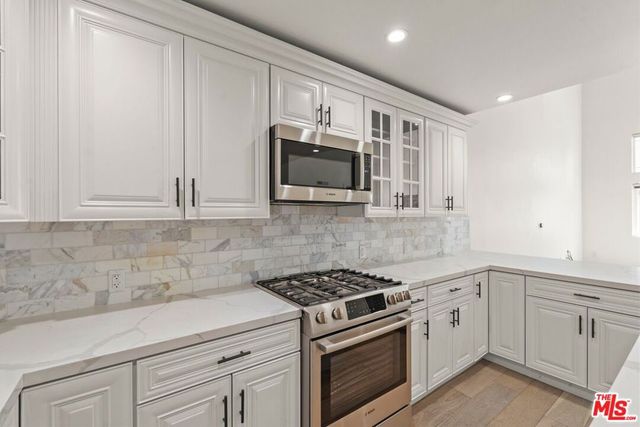 5019 Maplewood Avenue 101, Los Angeles, CA 90004