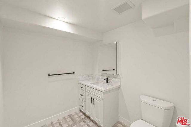 5019 Maplewood Avenue 101, Los Angeles, CA 90004