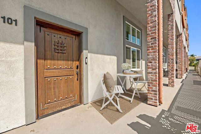 5019 Maplewood Avenue 101, Los Angeles, CA 90004