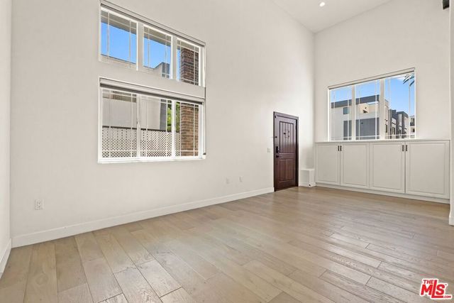 5019 Maplewood Avenue 101, Los Angeles, CA 90004