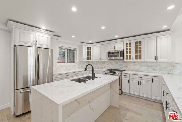 5019 Maplewood Avenue 101, Los Angeles, CA 90004