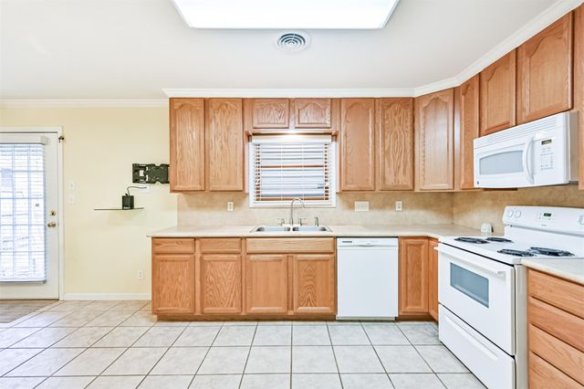 7010 Yucca Drive, Galveston, TX 77551