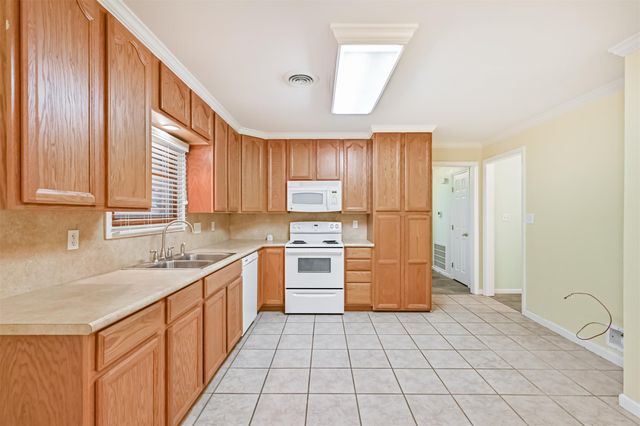 7010 Yucca Drive, Galveston, TX 77551