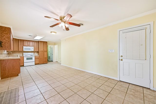 7010 Yucca Drive, Galveston, TX 77551