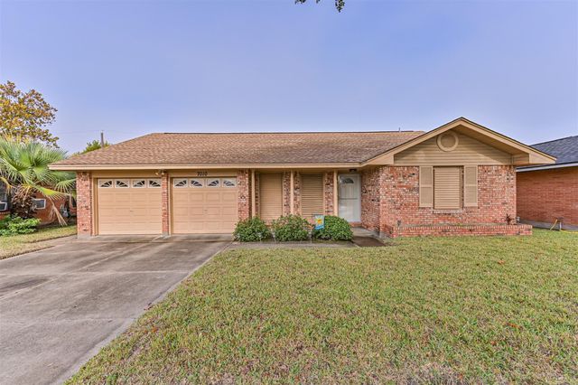 7010 Yucca Drive, Galveston, TX 77551