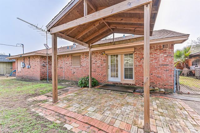 7010 Yucca Drive, Galveston, TX 77551