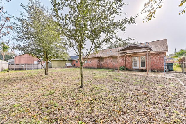 7010 Yucca Drive, Galveston, TX 77551