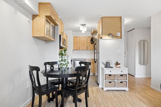 300 W 110th St Apt 6H, New York City, NY 10026