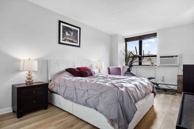 300 W 110th St Apt 6H, New York City, NY 10026