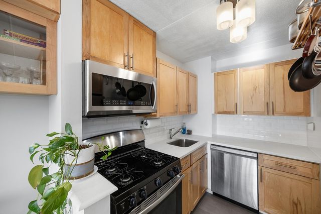 300 W 110th St Apt 6H, New York City, NY 10026