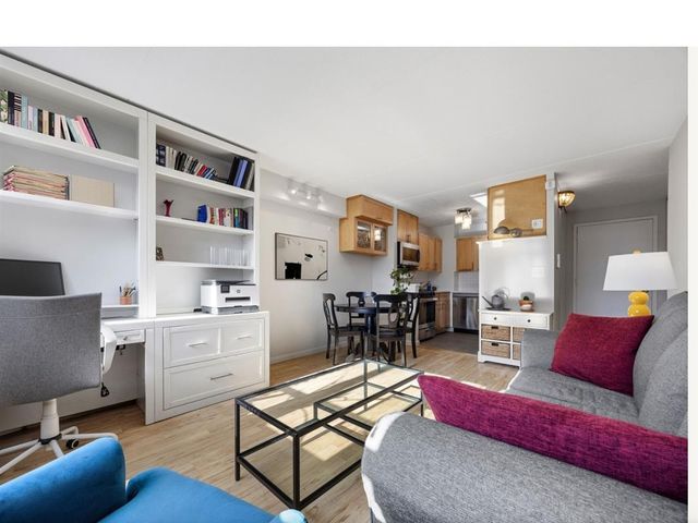 300 W 110th St Apt 6H, New York City, NY 10026