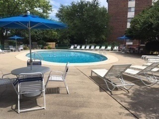 4731 Saint Joseph Creek Road 4E, Lisle, IL 60532