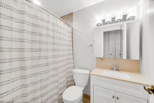 4731 Saint Joseph Creek Road 4E, Lisle, IL 60532