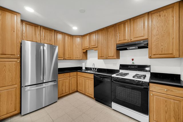 4731 Saint Joseph Creek Road 4E, Lisle, IL 60532