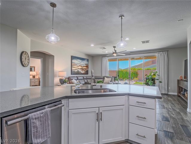 10425 Amulet Ridge Court, Las Vegas, NV 89149