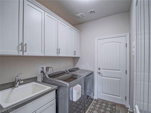 10425 Amulet Ridge Court, Las Vegas, NV 89149