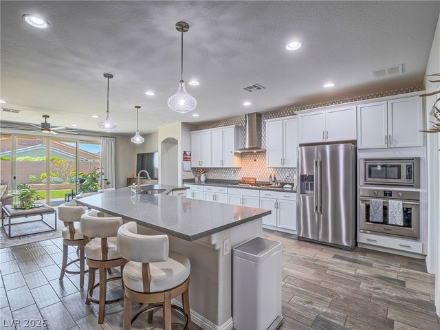 10425 Amulet Ridge Court, Las Vegas, NV 89149