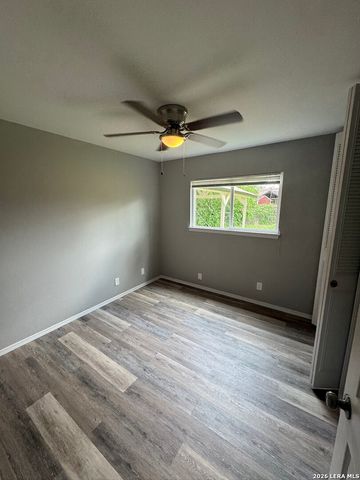 5406 Clover Dr, San Antonio, TX 78228