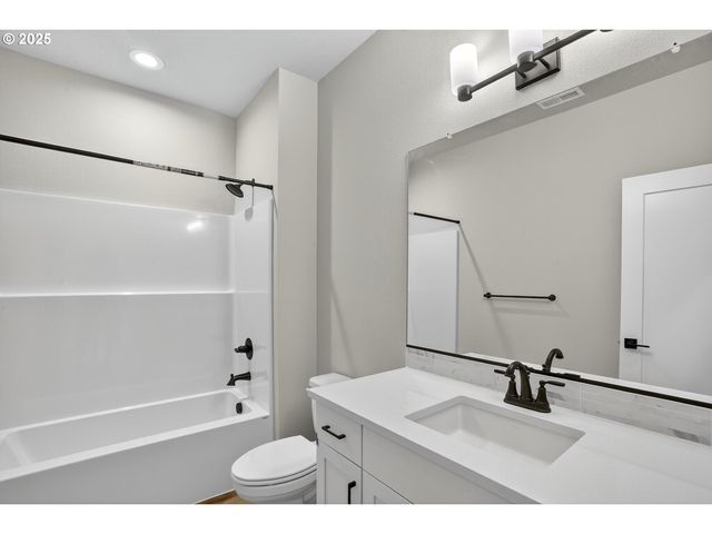 12188 Sw Autumnview St, Tigard, OR 97224