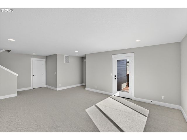 12188 Sw Autumnview St, Tigard, OR 97224