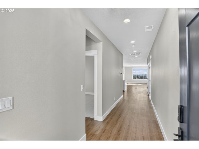 12188 Sw Autumnview St, Tigard, OR 97224