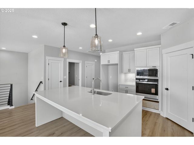 12188 Sw Autumnview St, Tigard, OR 97224