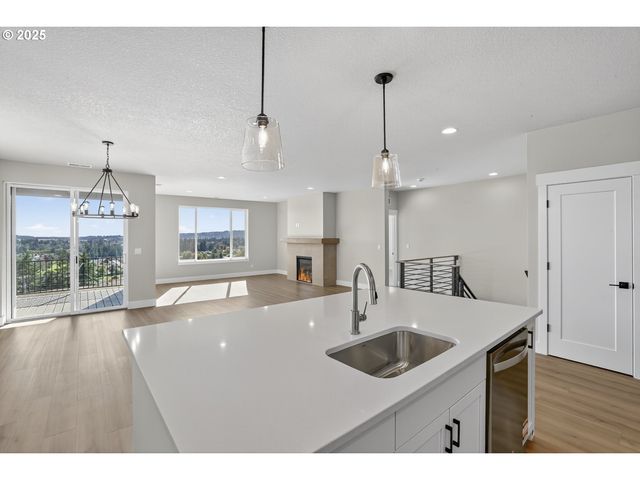 12188 Sw Autumnview St, Tigard, OR 97224