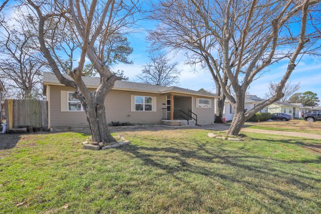 2218 Dennis, Irving, TX 75062