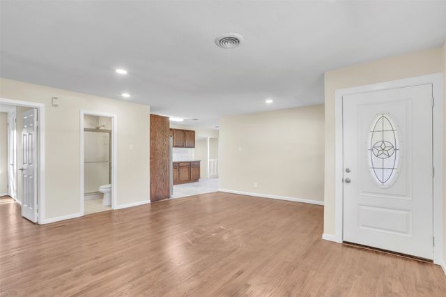 2218 Dennis, Irving, TX 75062