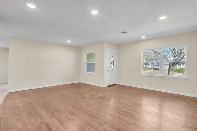 2218 Dennis, Irving, TX 75062