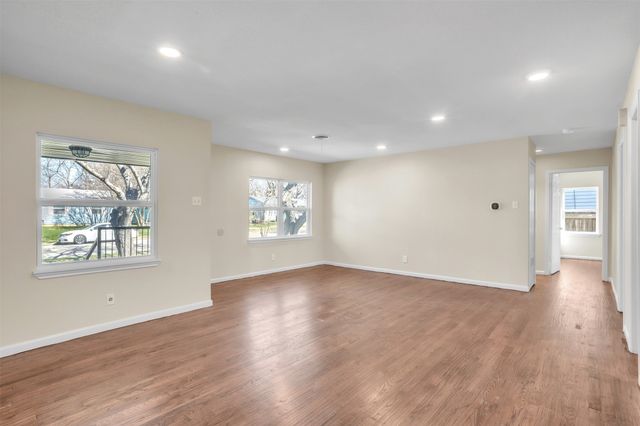 2218 Dennis, Irving, TX 75062