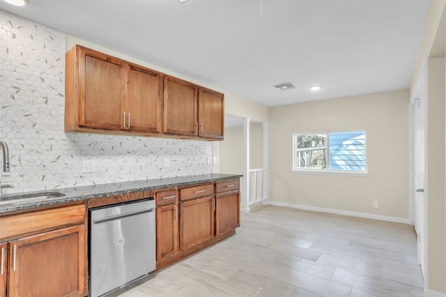 2218 Dennis, Irving, TX 75062