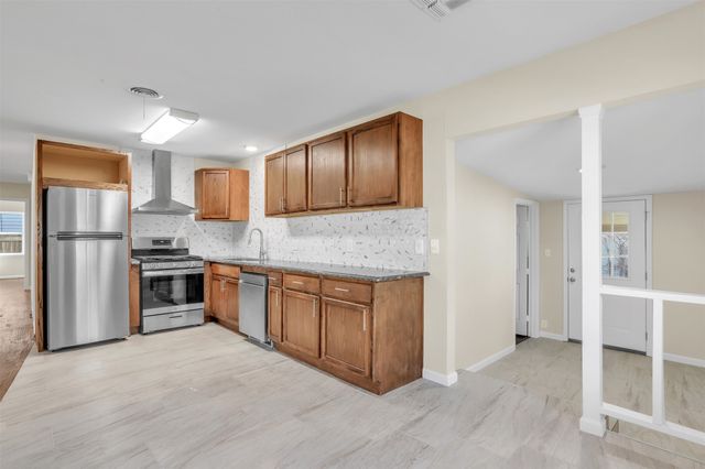 2218 Dennis, Irving, TX 75062