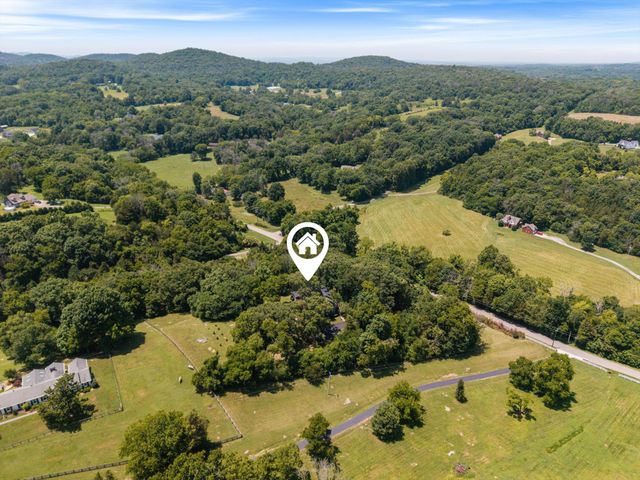 8487 Del Thomas Rd, Smyrna, TN 37167