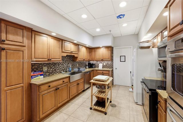 5380 N Ocean Drive 18B, Singer Island, FL 33404