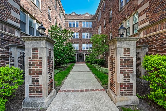 75 E Harris Avenue 3C, La Grange, IL 60525