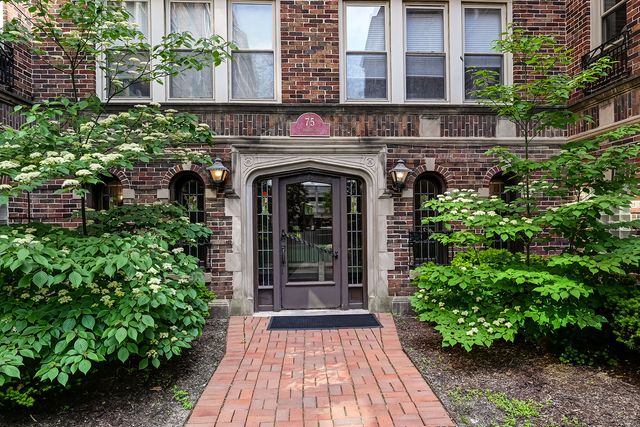 75 E Harris Avenue 3C, La Grange, IL 60525