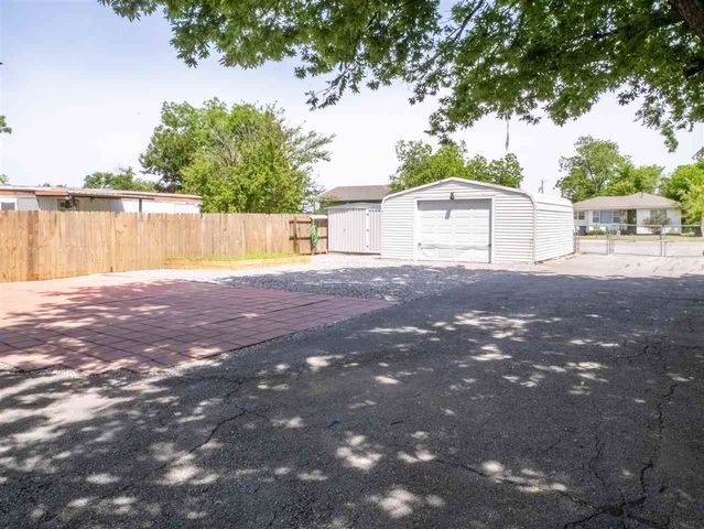 1910 SW B Ave, Lawton, OK 73501